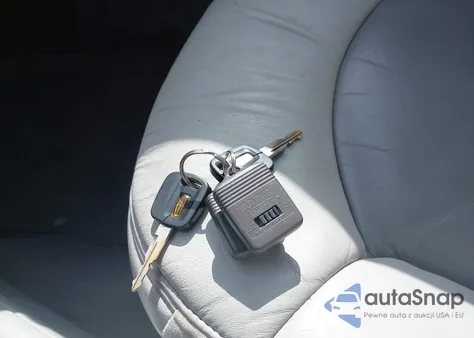 1999 Lincoln Continental из США, поврежденный, VIN 1LNHM97V2XY708917